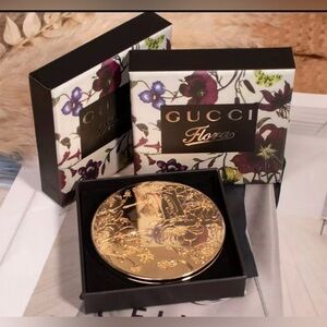 New(Sealed) 🌸Gucci🌸Flora Gold Compact Mirror With Box -GWP-